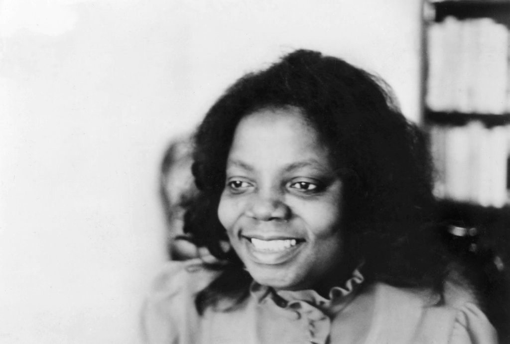 MUJERES POR LA IGUALDAD – BUCHI EMECHETA