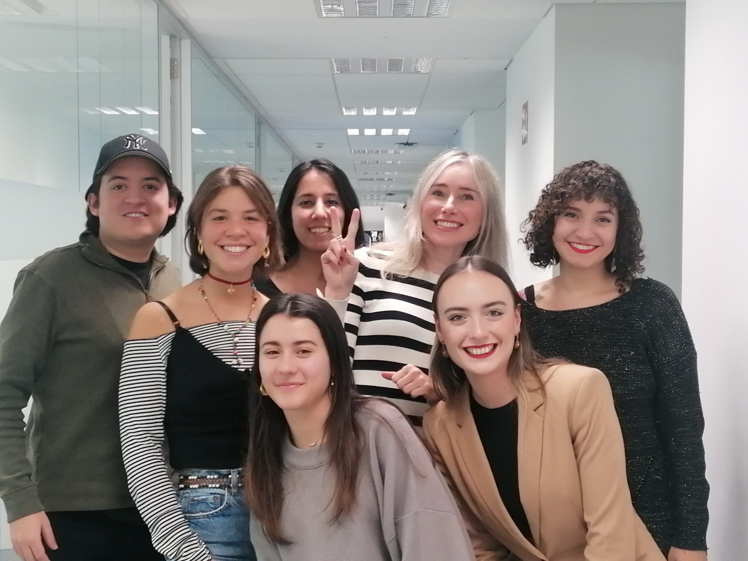 Montaña Vázquez, dircom de Xaley, con los alumn@s del master IE